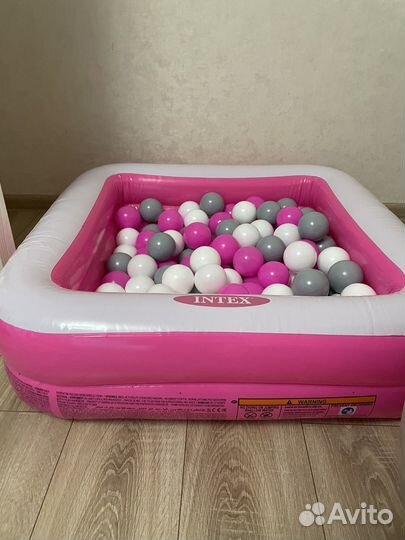Сухой бассейн с шариками
