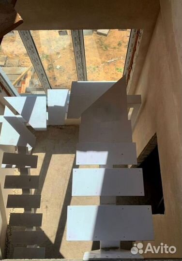 Лестница прямая на металлокаркасе