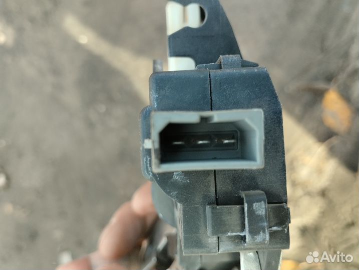 Замок багажника пассат б6