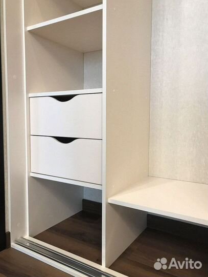 Книжный шкаф