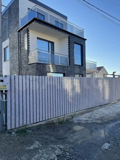 Дом 186 м² на участке 2,5 сот.