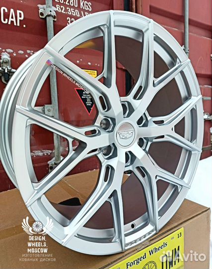 Кованые диски R22 на Cadillac Escalade Vossen HF-5