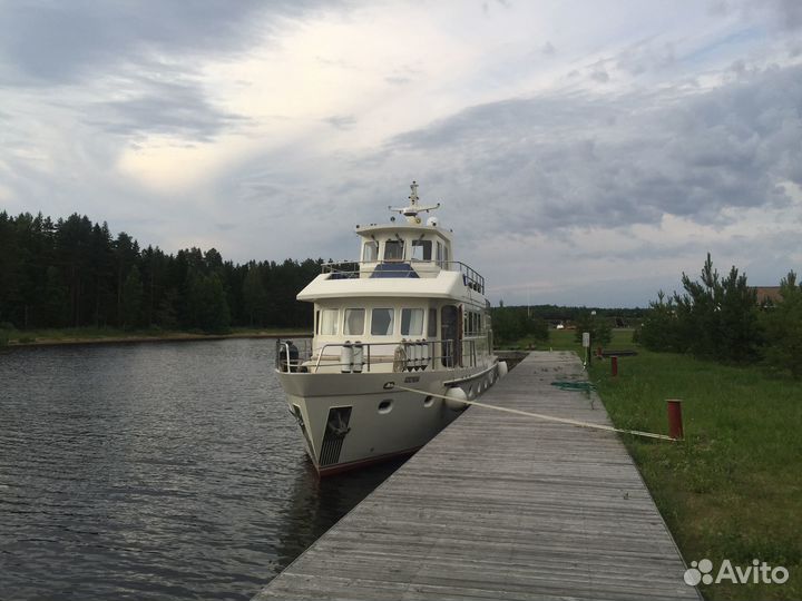 Моторная яхта 