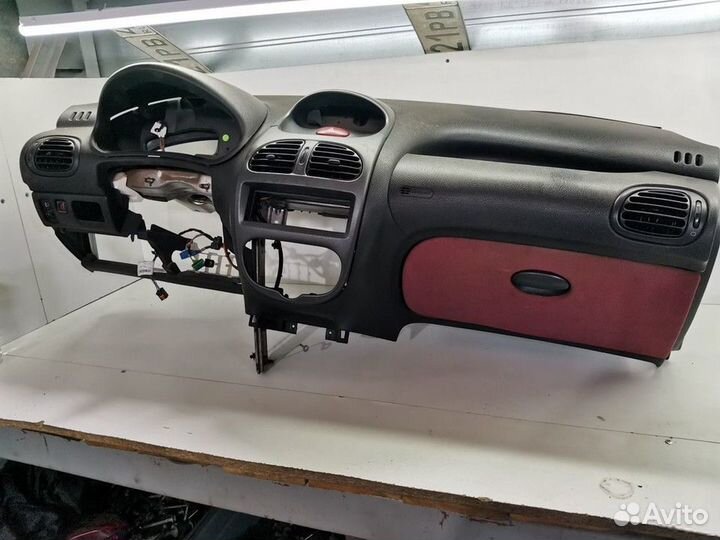 Торпедо в сборе (Peugeot 206)