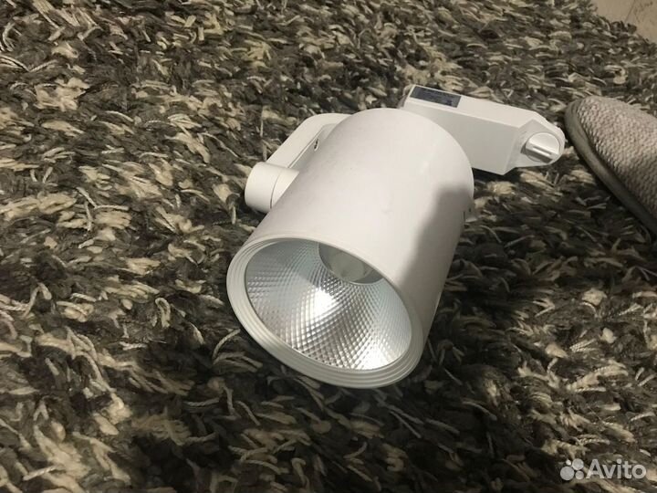 Светодиодный светильник трековый подвесной