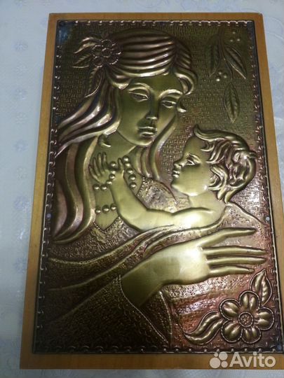 Деревянная шкатулка с чеканкой