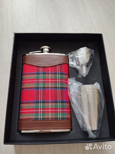 Подарочный набор, фляжка и 4 рюмки