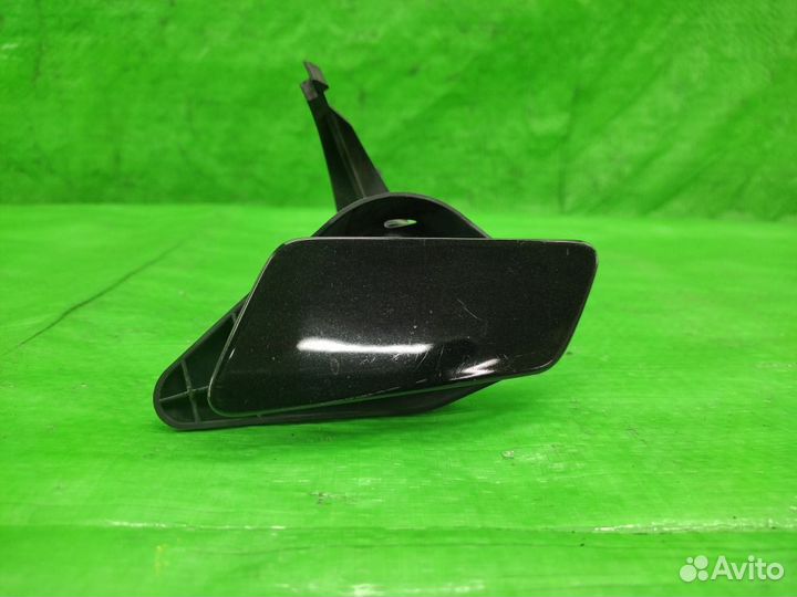 Форсунка омывателя в сборе левая VW Touareg 10-18