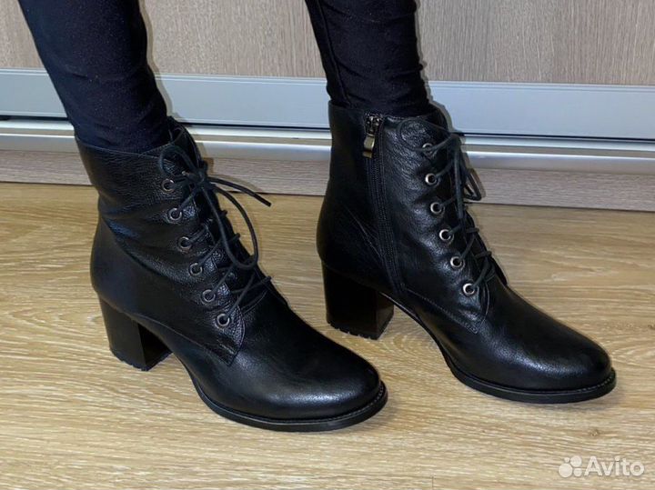 Женские кожаные ботинки