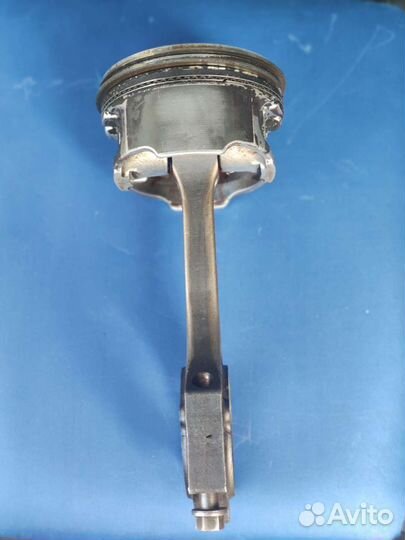 Поршень с шатуном в сборе