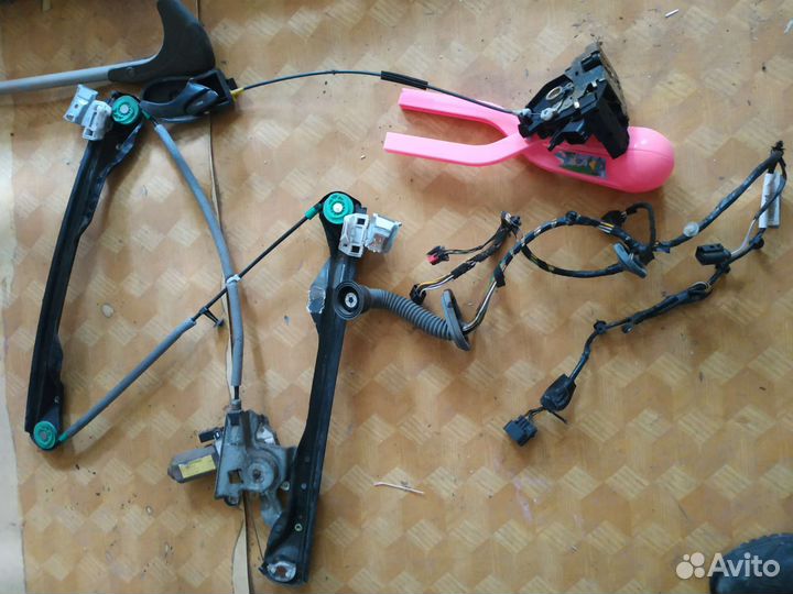 Стекло, стеклоподъёмник на форд фокус 1