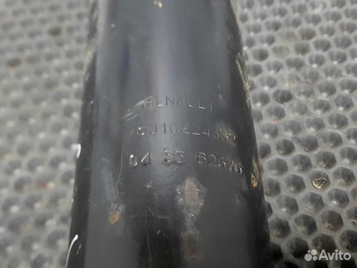 Цилиндр подъем кабины правый Renault Magnum