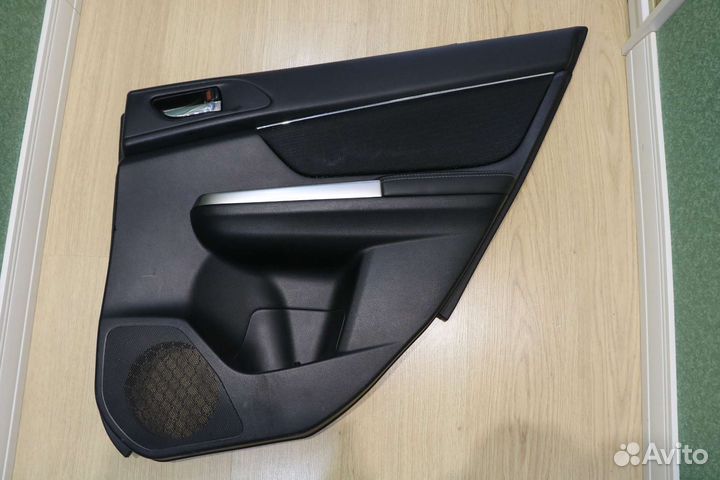 Дверная карта на Субару Леворг