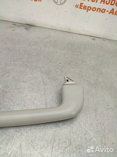 Ручка внутренняя потолочная Toyota Auris E15