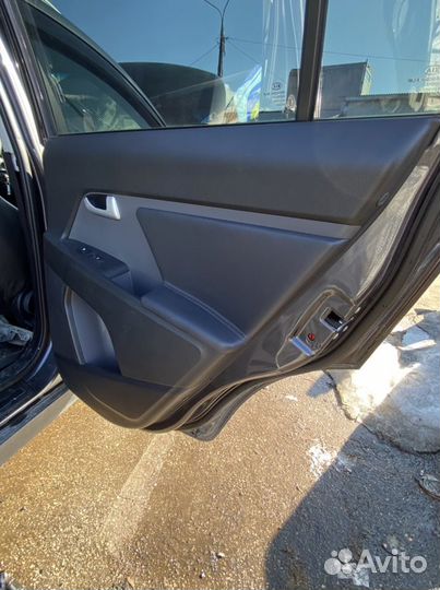 Обшивка двери KIA Sportage 3 задняя правая
