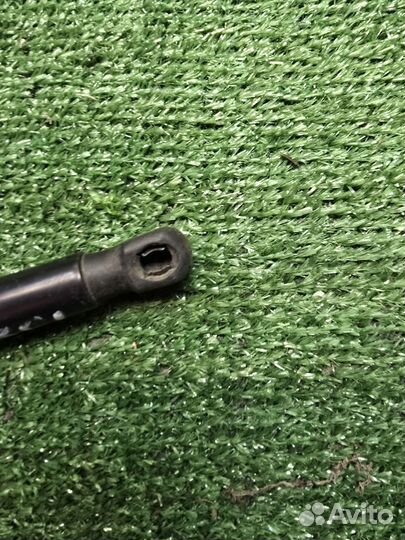 Амортизатор крышки багажника Audi A6 4F2/C6