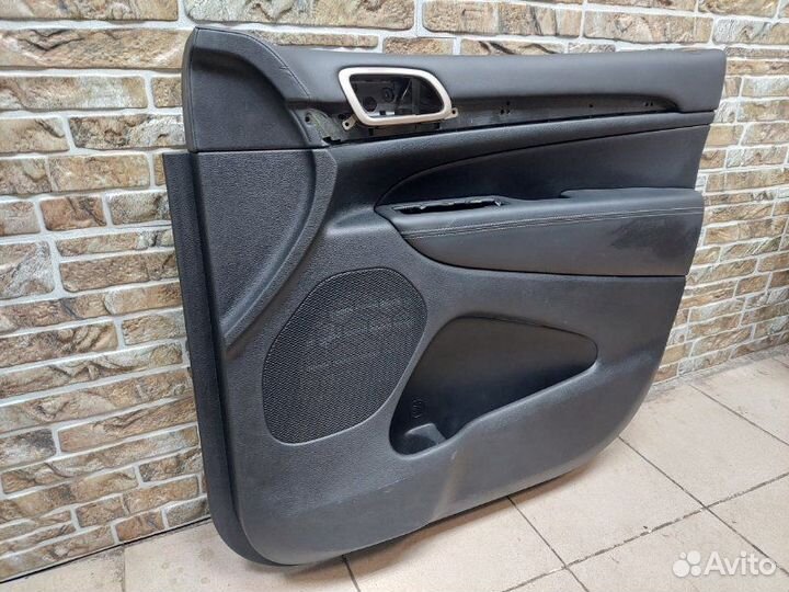 Обшивка боковой двери передняя правая Jeep Grand