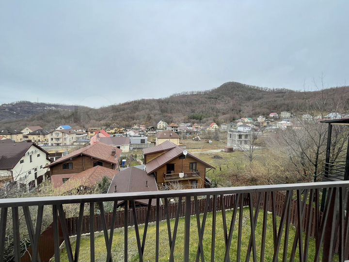 Дом 185 м² на участке 3 сот.