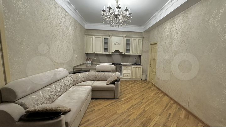 2-к. квартира, 66 м², 1/13 эт.