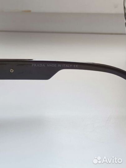 Солнцезащитные очки prada