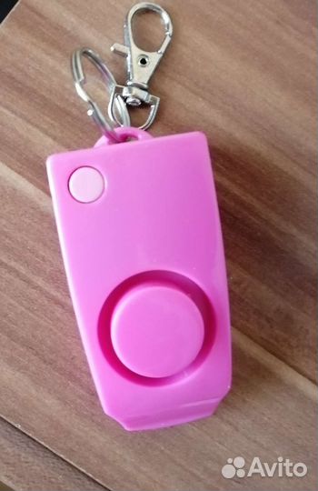 Сигнальный брелок для самообороны