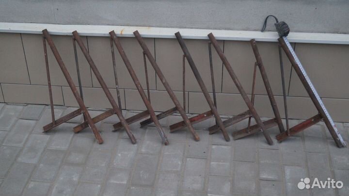 Крепление для полок