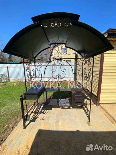 Мангал с крышей
