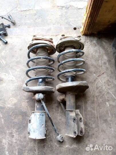 Стойки передние Мазда 323 1.6 2002г