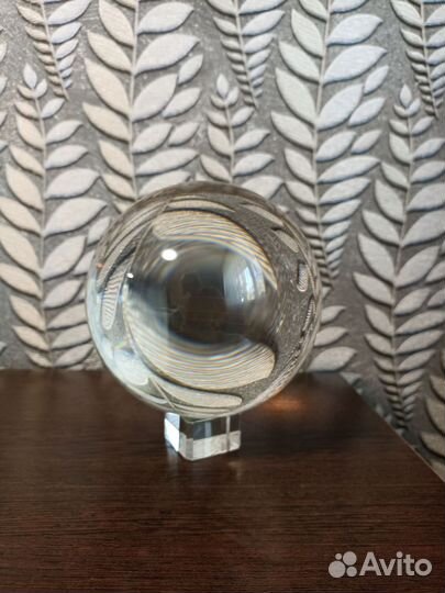 Большой стеклянный шар