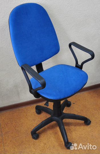 Офисное кресло 