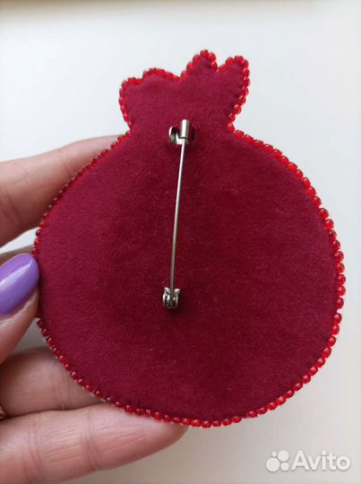 Брошь из бисера Гранат