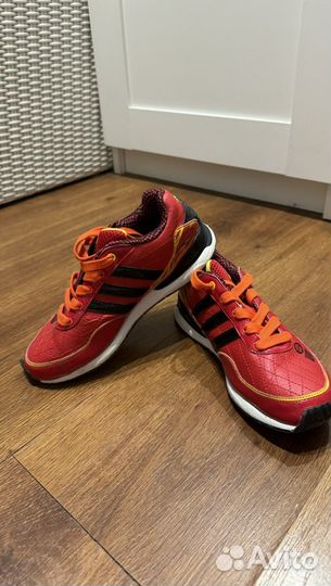 Кроссовки adidas 33