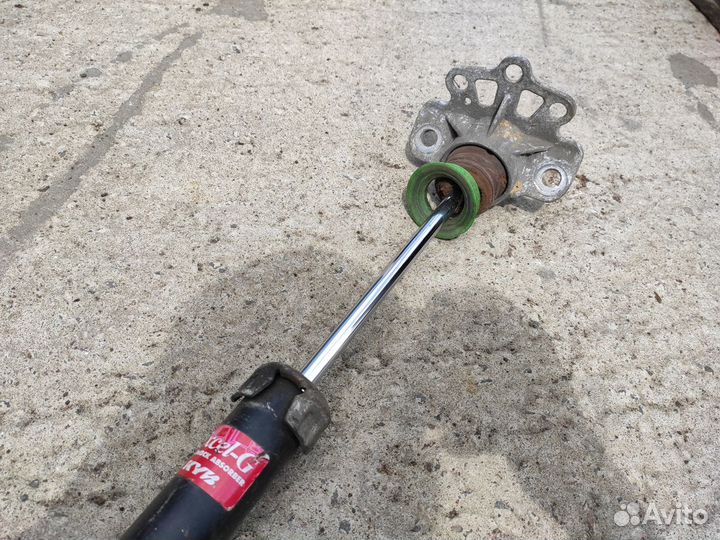 Амортизатор задний на Opel Corsa D