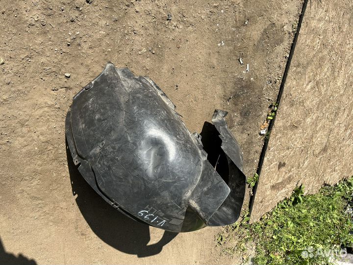 Volvo xc70 2 подкрылок левый передний