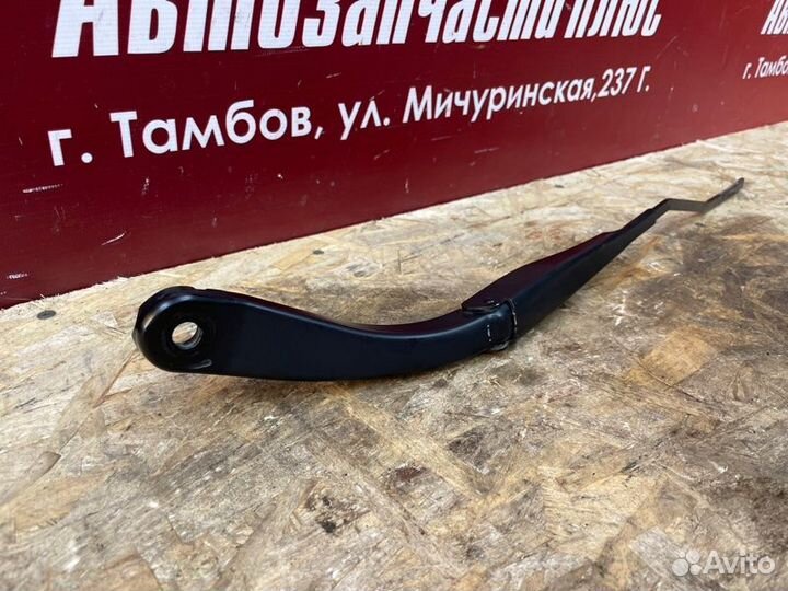 Поводок дворника передний левый Renault Logan