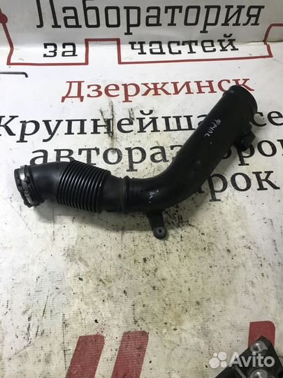 Патрубок воздушного фильтра Land Rover Freelander