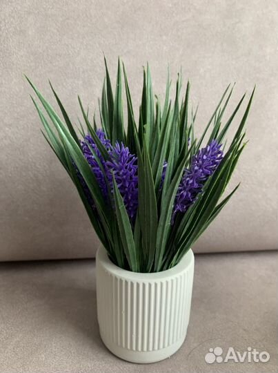 Искусственная зелень, цветы, трава в кашпо