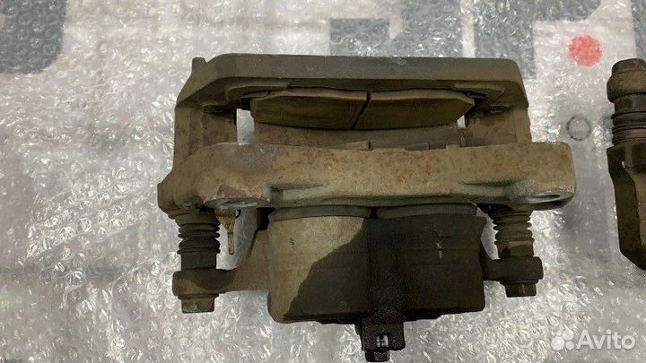 Суппорт тормозной передний правый Infiniti Fx35