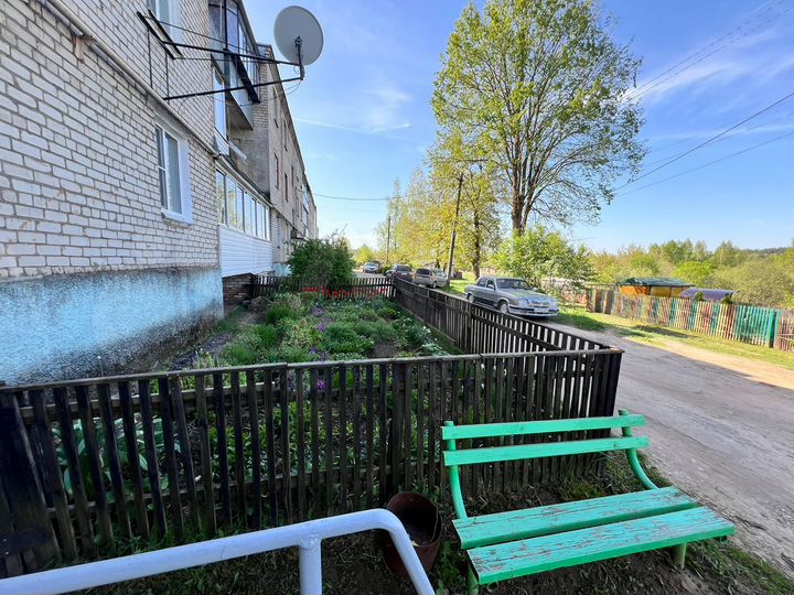 2-к. квартира, 42 м², 1/3 эт.