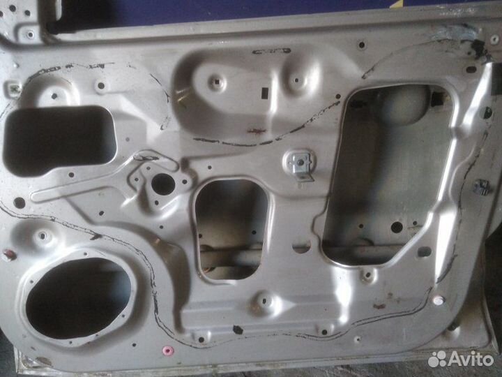 Дверь передняя правая Mazda Tribute джип 5 дверь