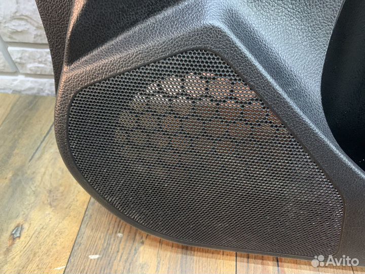 Subаru хv Обшивка двери передней правой