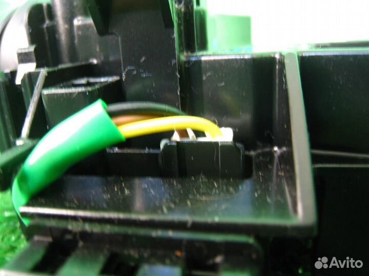 Подрулевой переключатель поворотов Toyota Yaris P