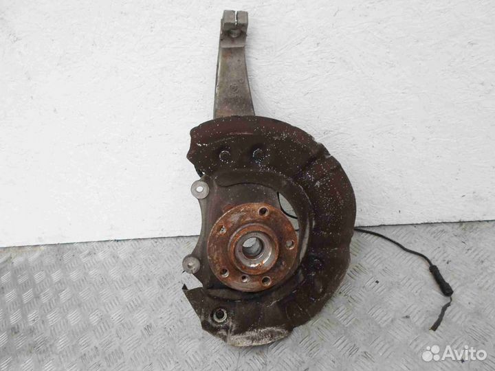 Кулак поворотный правый BMW 7-Series F01 F02