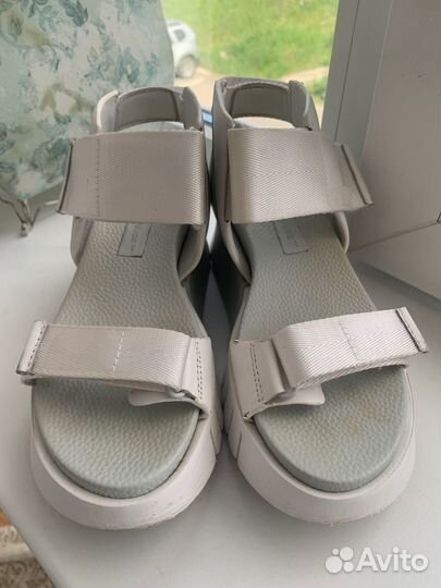 Босоножки United Nude