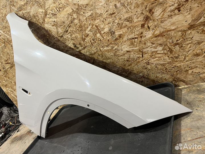 Крыло переднее правое белое BMW X1 E84