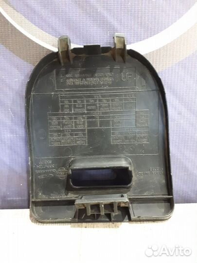 Крышка блока предохранителей Nissan note E11