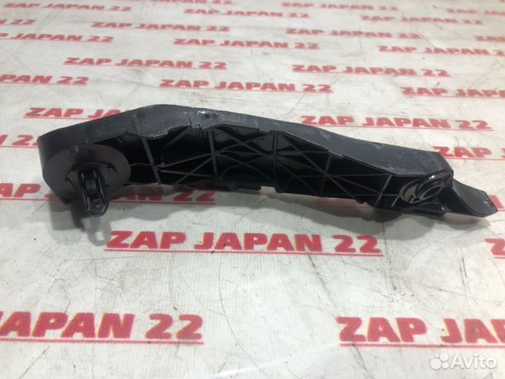 Крепление бампера переднее правое Toyota Rav4