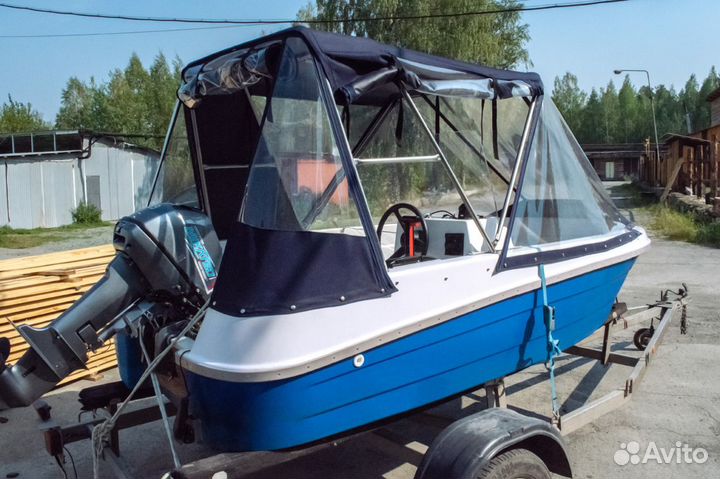 Стеклопластиковая моторная лодка Легант-350 Консол