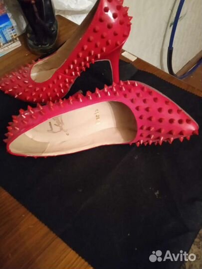 Туфли с шипами