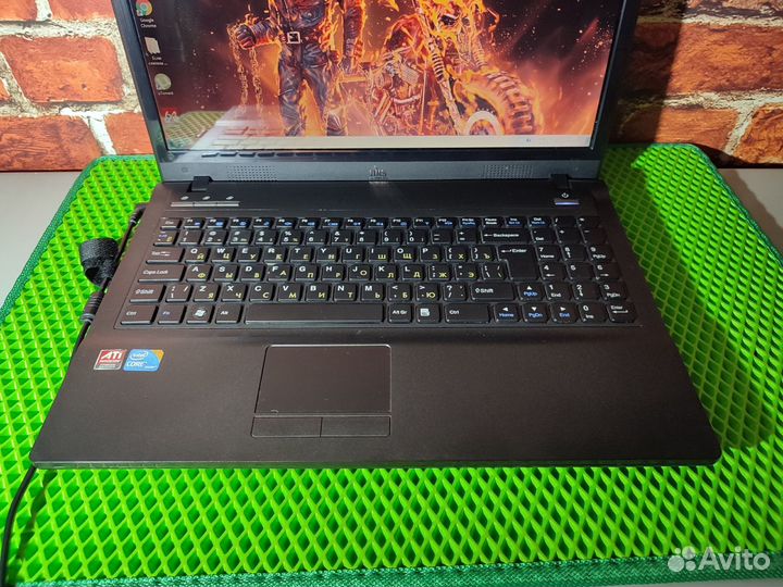 DNS W765CUH - Core i3 \ 3 Озу \ 512 Видео \ 250 HD